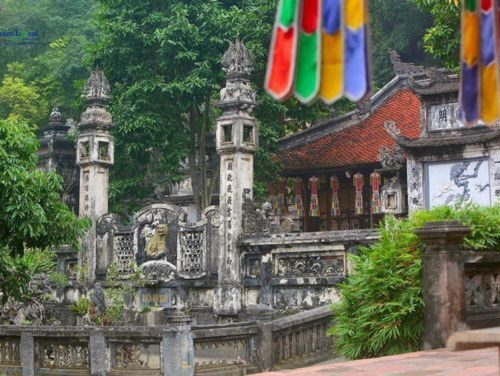 Chùa Hương, is a sacred Buddhist site nestled in a picturesque limestone mountain range.