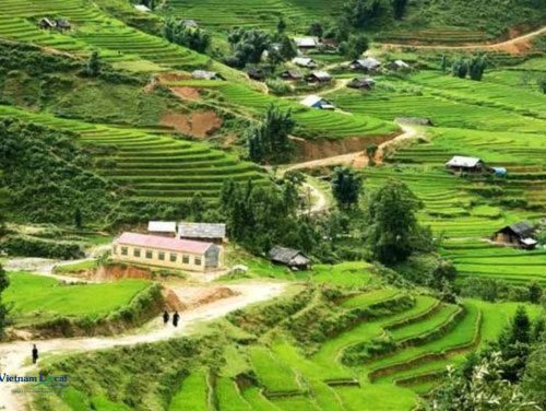 Sín Chải is a charming village in the Sapa region celebrated for its pristine natural beauty.