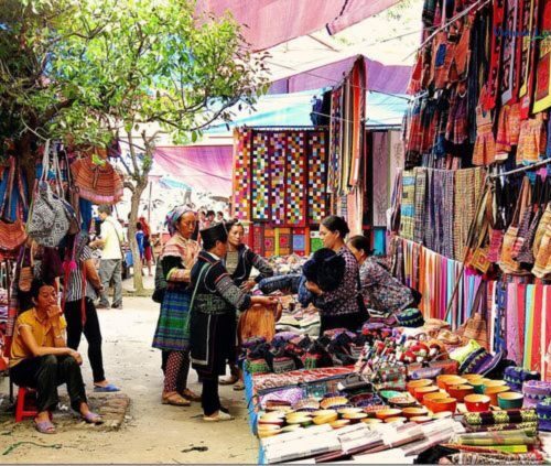 Bắc Hà is a charming town in the Lào Cai Province famous for its vibrant Sunday market.