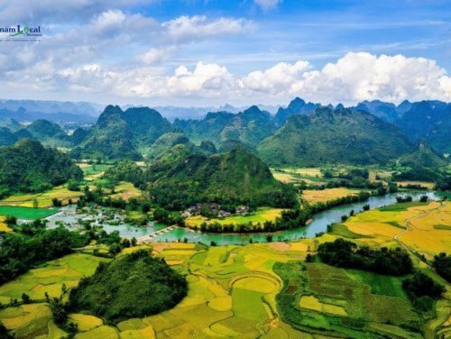 Cao Bằng, a province in northern Vietnam, captivates with its stunning landscapes.