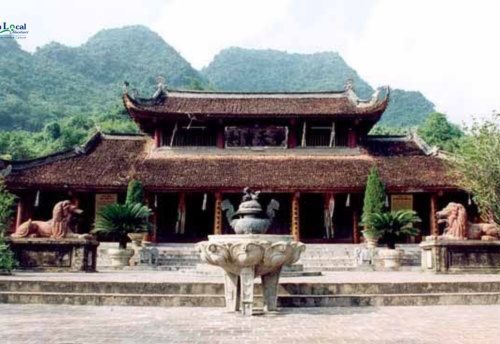 Chùa Hương, is a sacred Buddhist site nestled in a picturesque limestone mountain range.