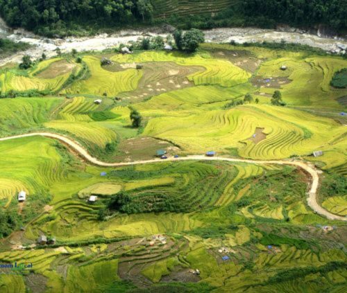 Tây Bắc characterized by its stunning mountainous landscapes, diverse ethnic cultures.