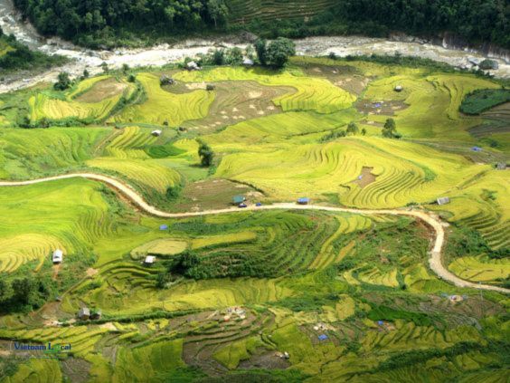 Tây Bắc characterized by its stunning mountainous landscapes, diverse ethnic cultures.