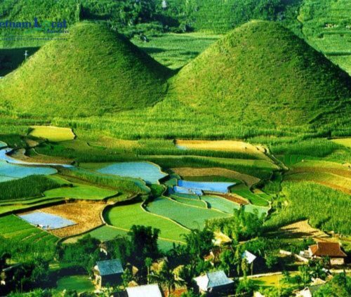 Ha Giang is a breathtaking province in northern Vietnam, renowned for its stunning landscapes featuring towering limestone karst formations.