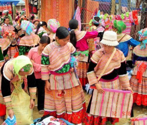 Cốc Ly renowned for its vibrant market, held on Tuesdays.