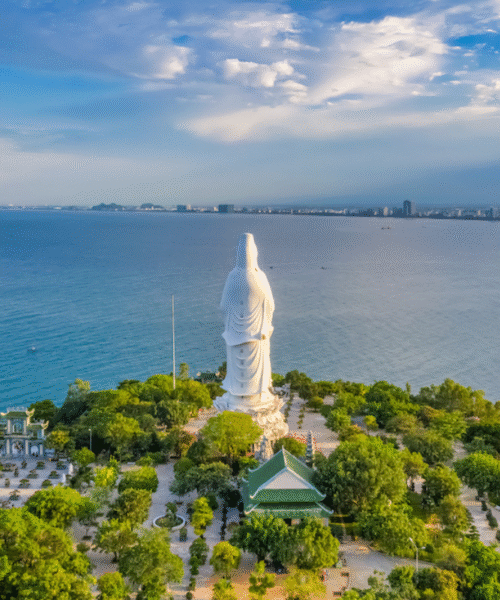 Vietnam Discovery Tour: Mountains, Bays & Island Escapes
