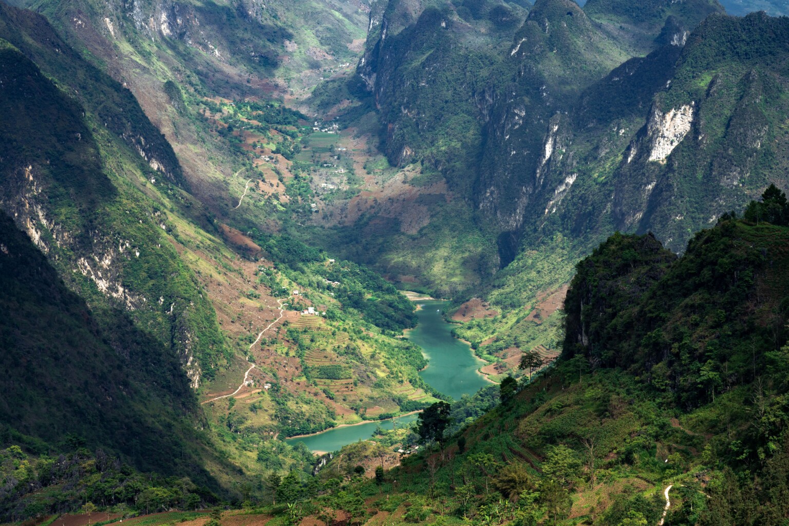 Conquering the Ha Giang Loop: The Ultimate Private Tour Guide for Off-the-Beaten-Path Explorers