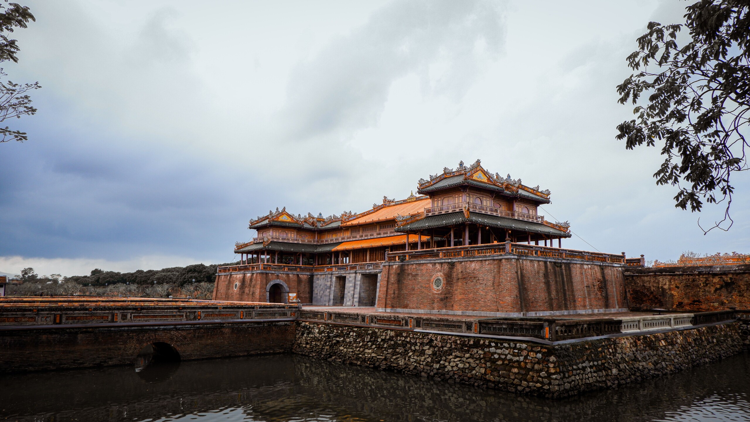 Hue Royal Heritage Tour: Discovering the Imperial Past Through the Lens
