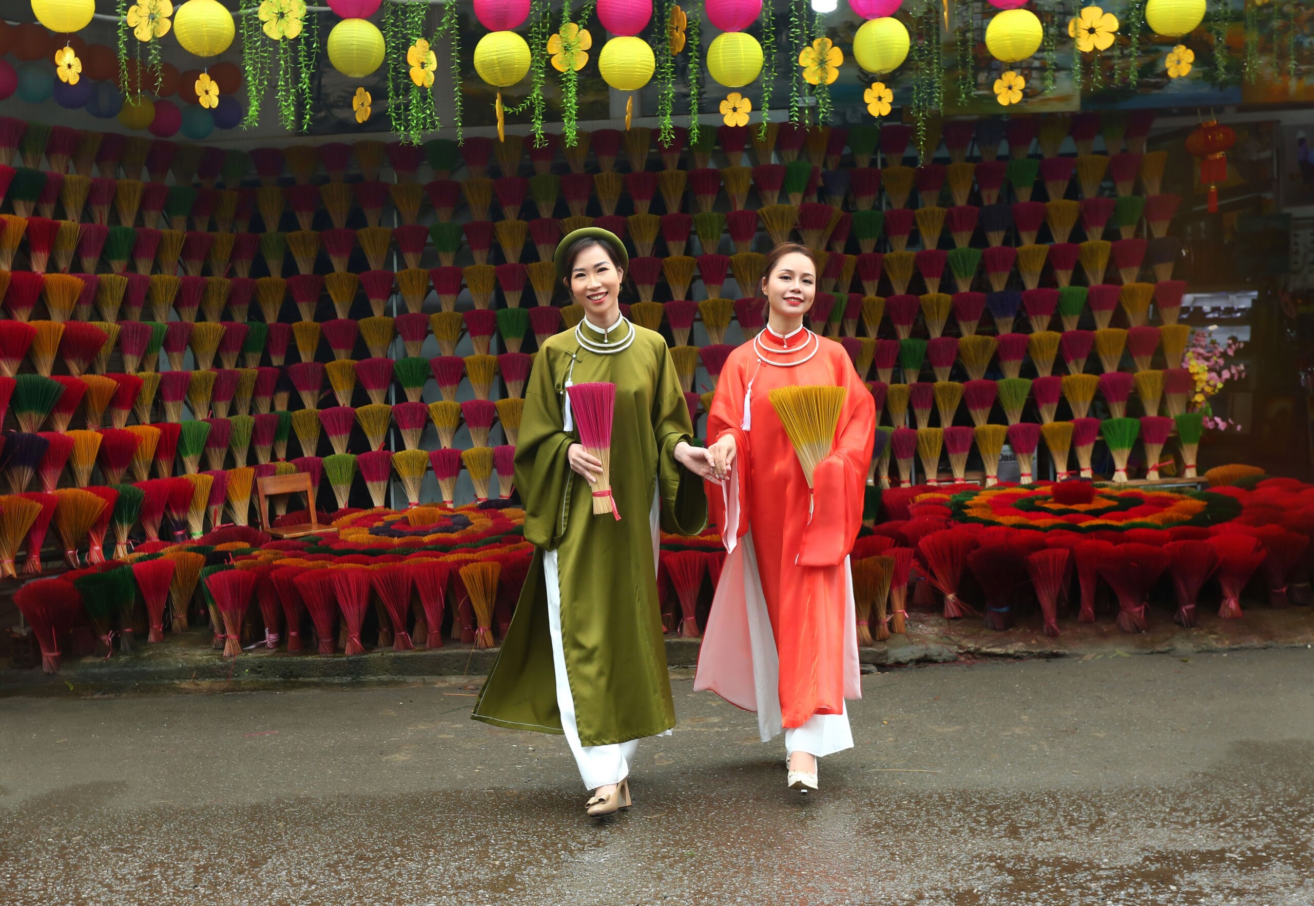 Hue Royal Heritage Tour: Discovering the Imperial Past Through the Lens